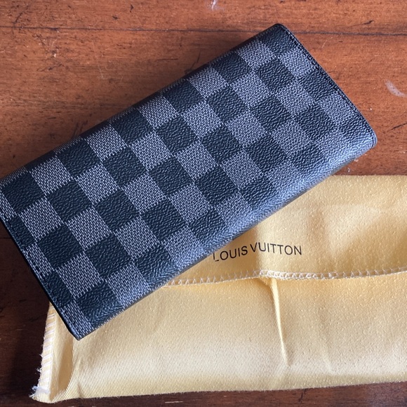 Louis Vuitton Damier Graphite Wallet *Like New* - Picture 2 of 7
